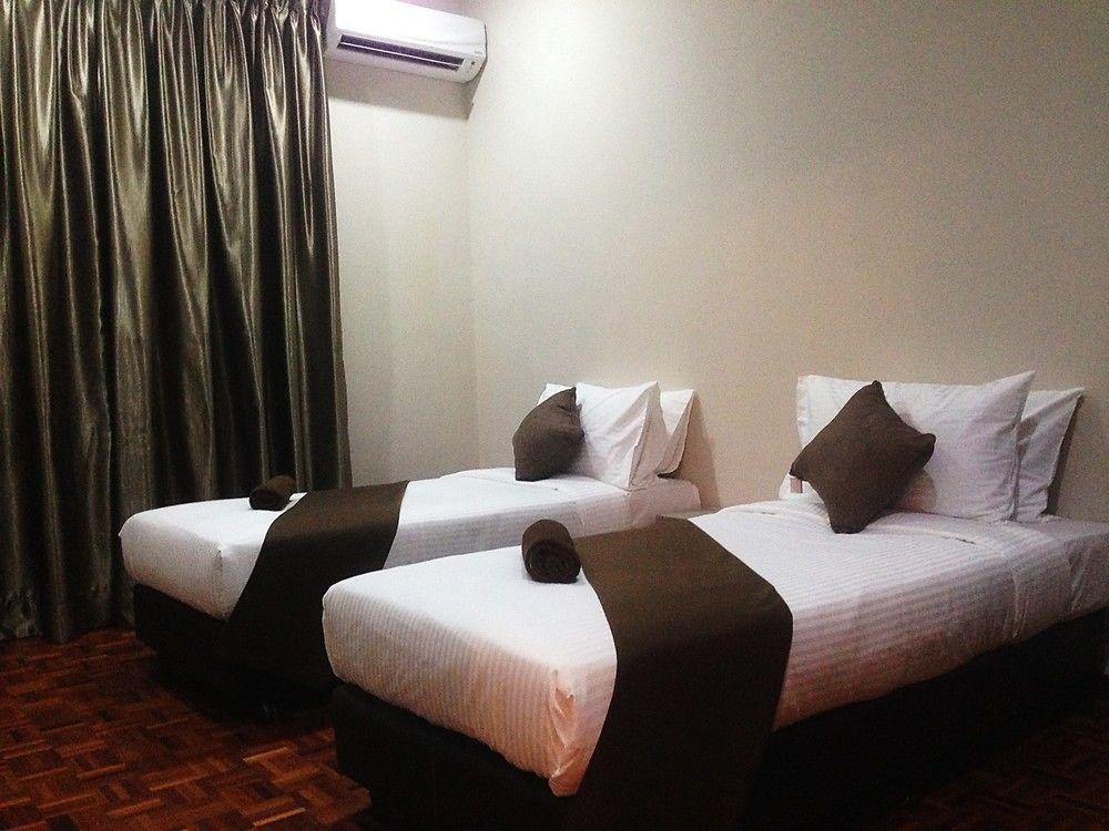 Here Hotel Skudai Exterior photo