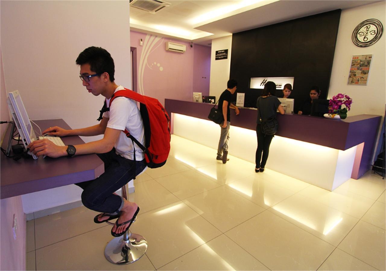 Here Hotel Skudai Exterior photo