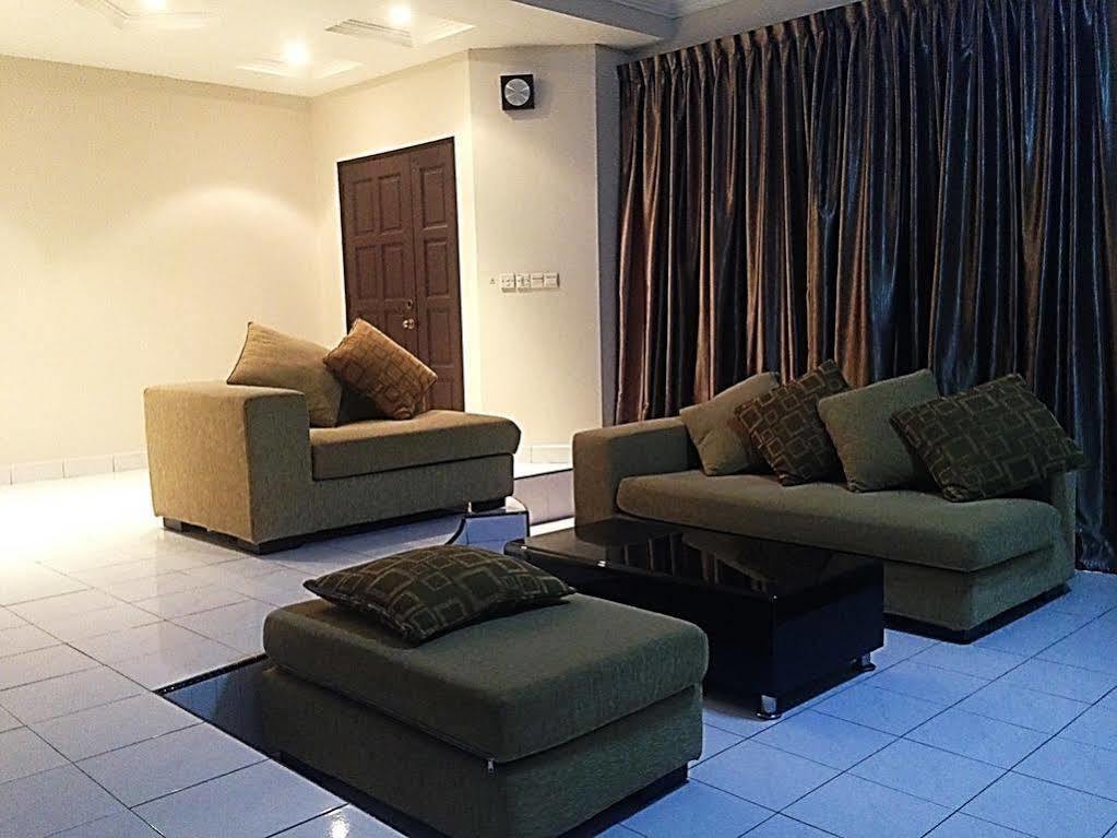 Here Hotel Skudai Exterior photo