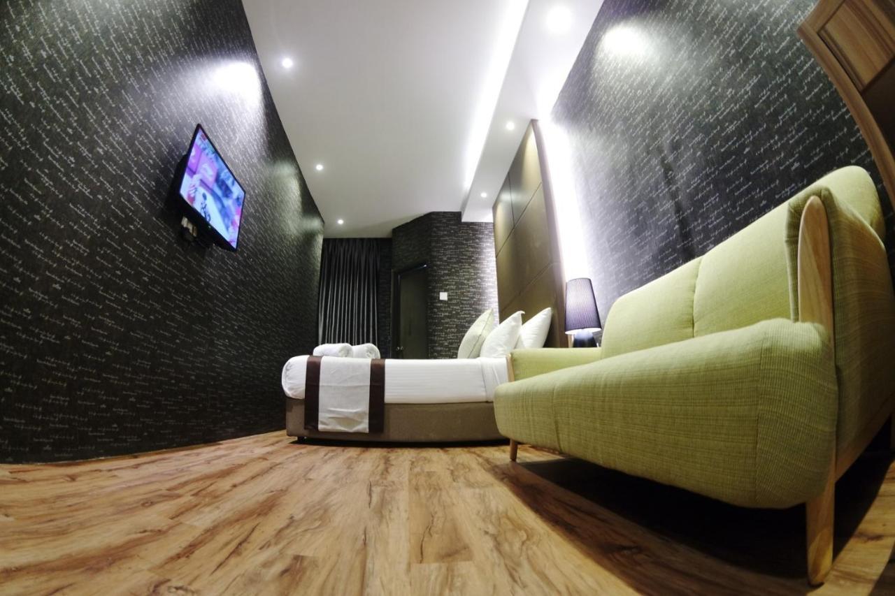 Here Hotel Skudai Exterior photo