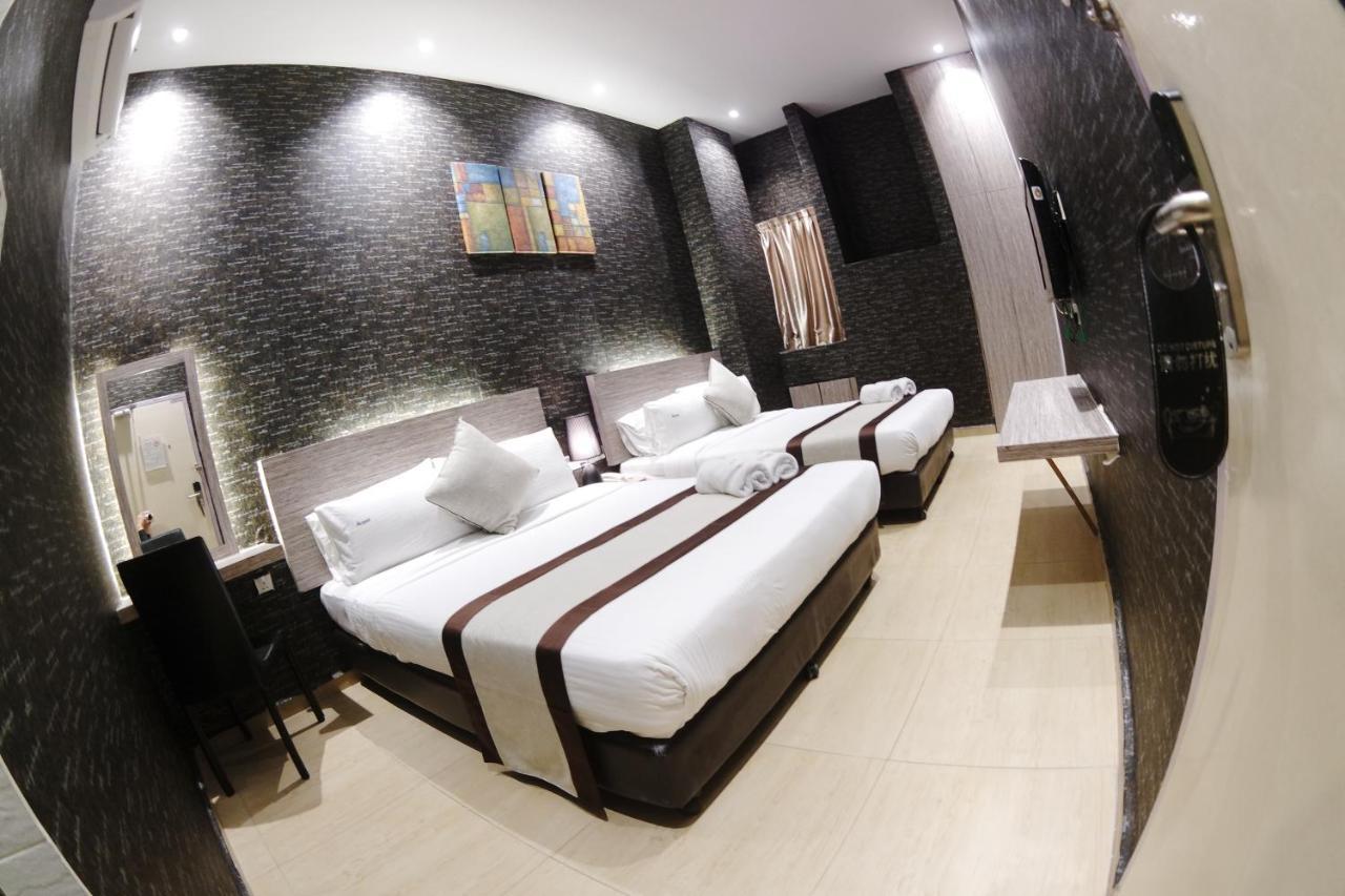 Here Hotel Skudai Exterior photo