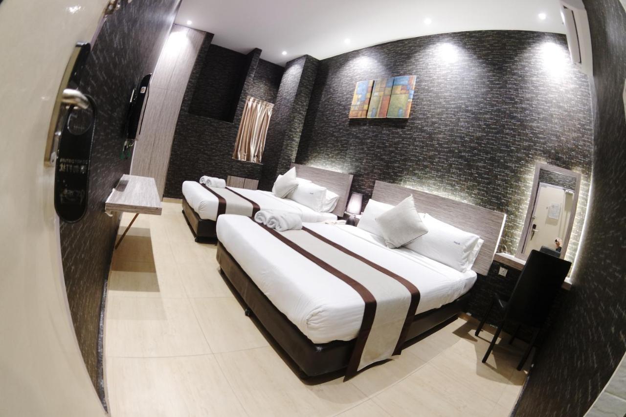 Here Hotel Skudai Exterior photo